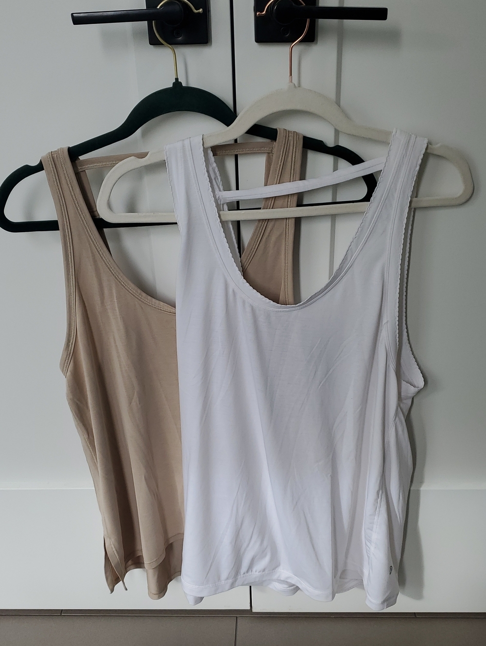 Lululemon- NWOT Tank Bundle Size: 8/10 Beige & White